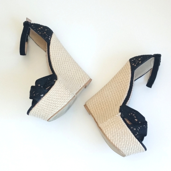 *Relisted* Chase & Chloe Women's Black Lace Criss Cross Toe Wedges Platforms 7 - Picture 7 of 16